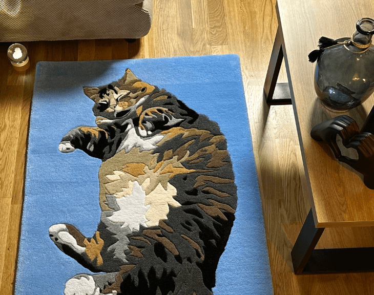 Tappeto Gatto esposto in un accogliente salotto